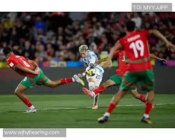 扛起球队进攻重任！浓眉翻身出手2+1将分差迫近至仅剩一分