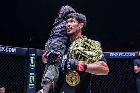 青岛记者：邵佳一大哥式的执教风格很适合当下中国足球的环境